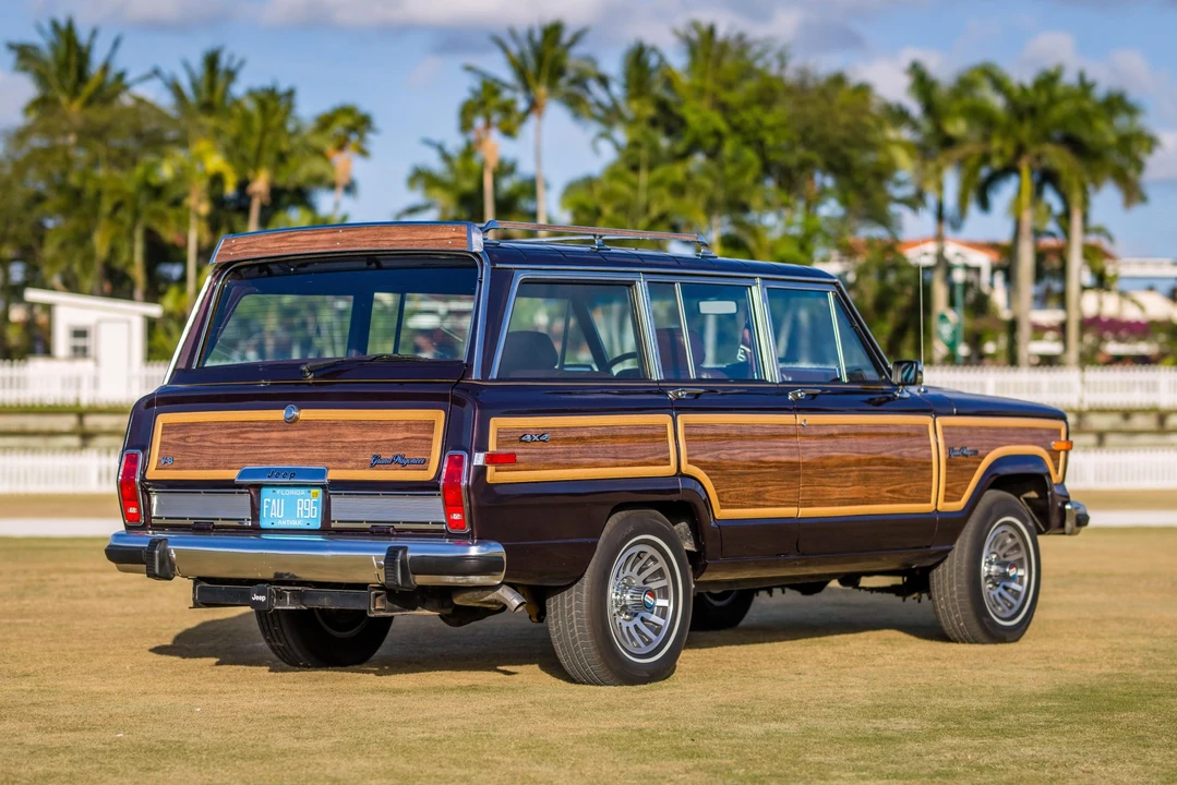 1990 Jeep SJ Grand Wagoneer - Image 10 of 31