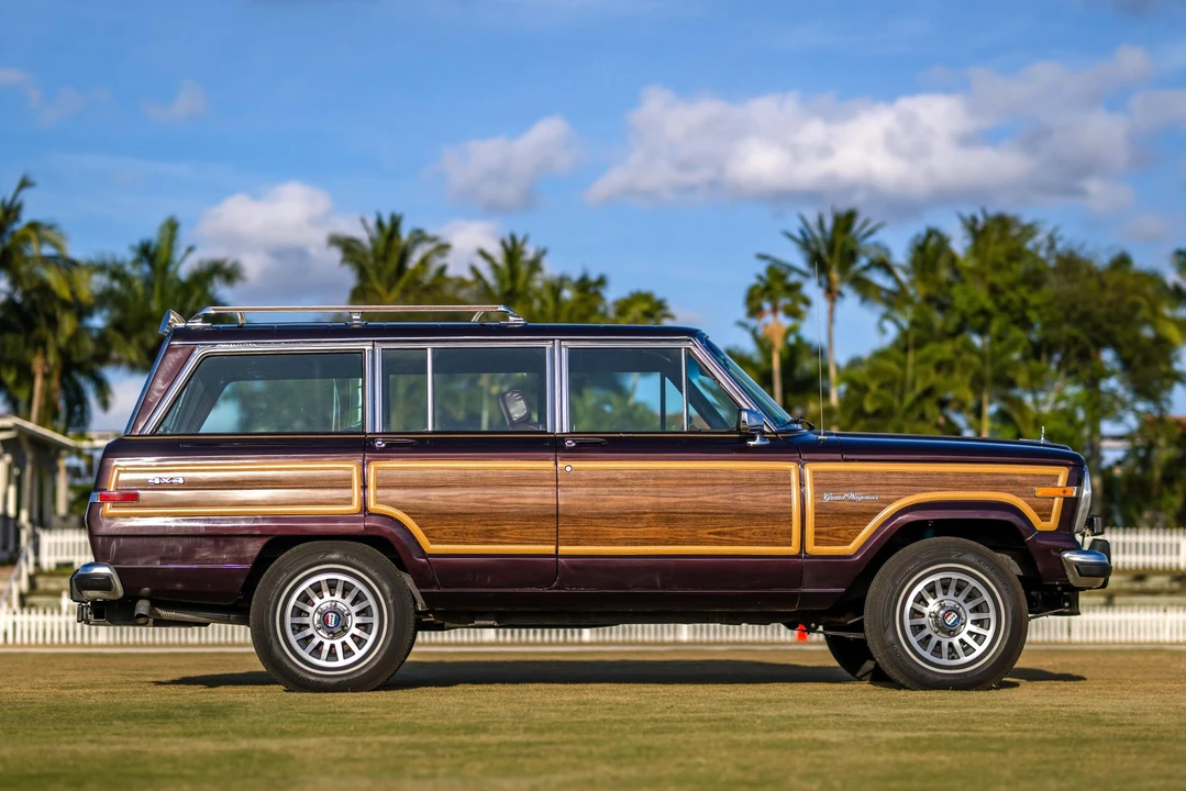 1990 Jeep SJ Grand Wagoneer - Image 9 of 31