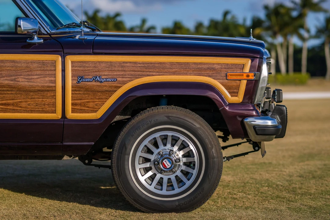 1990 Jeep SJ Grand Wagoneer - Image 20 of 31