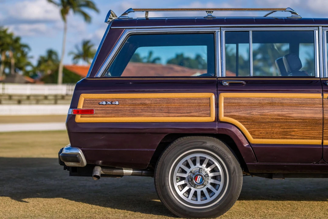 1990 Jeep SJ Grand Wagoneer - Image 25 of 31