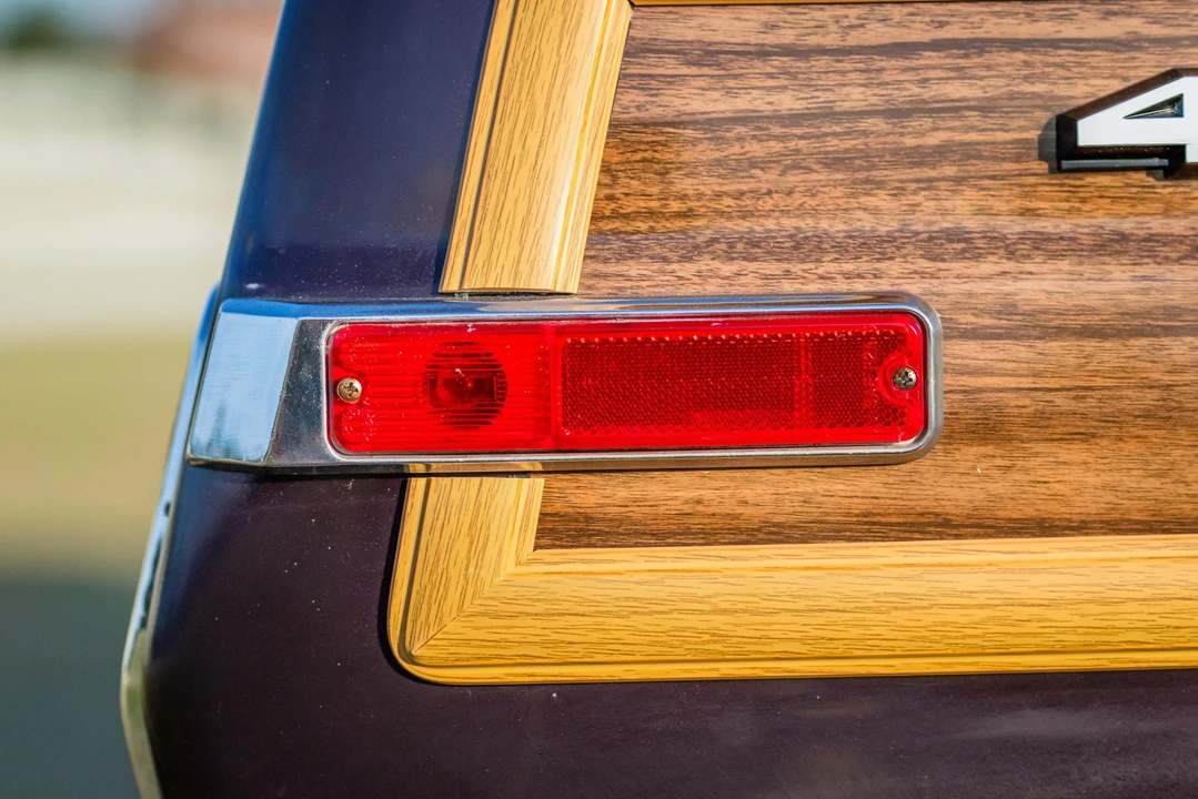 1990 Jeep SJ Grand Wagoneer - Image 28 of 31
