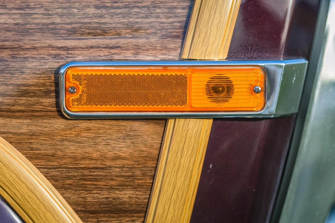 1990 Jeep SJ Grand Wagoneer - Image 22 of 31