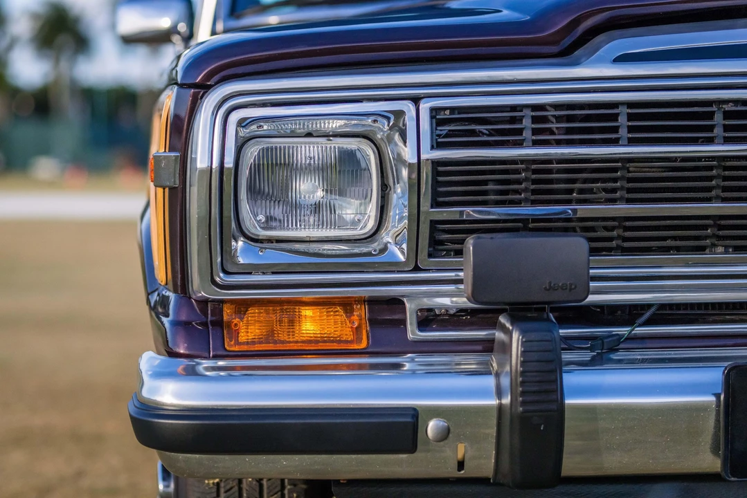 1990 Jeep SJ Grand Wagoneer - Image 16 of 31