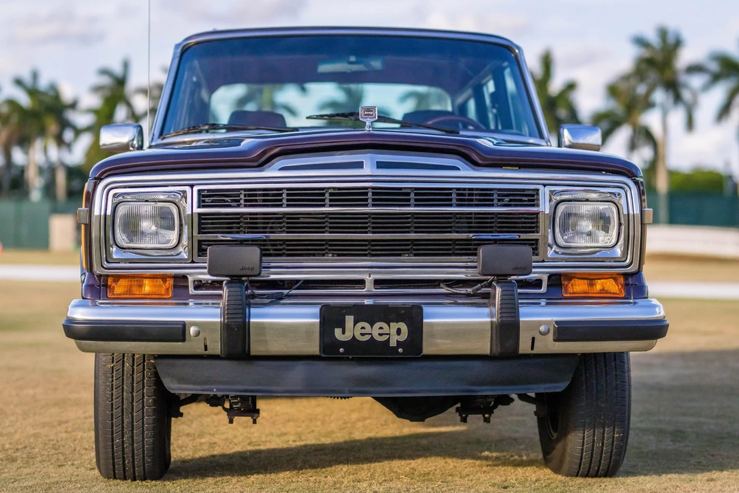 1990 Jeep SJ Grand Wagoneer - Image 7 of 31