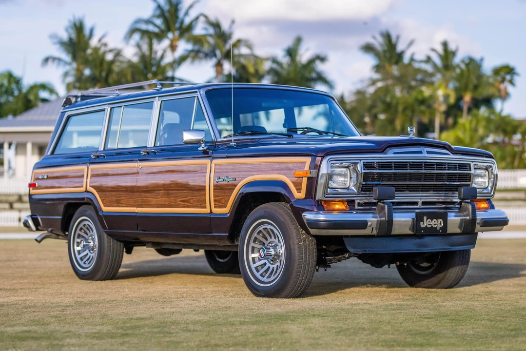 1990 Jeep SJ Grand Wagoneer - Image 8 of 31