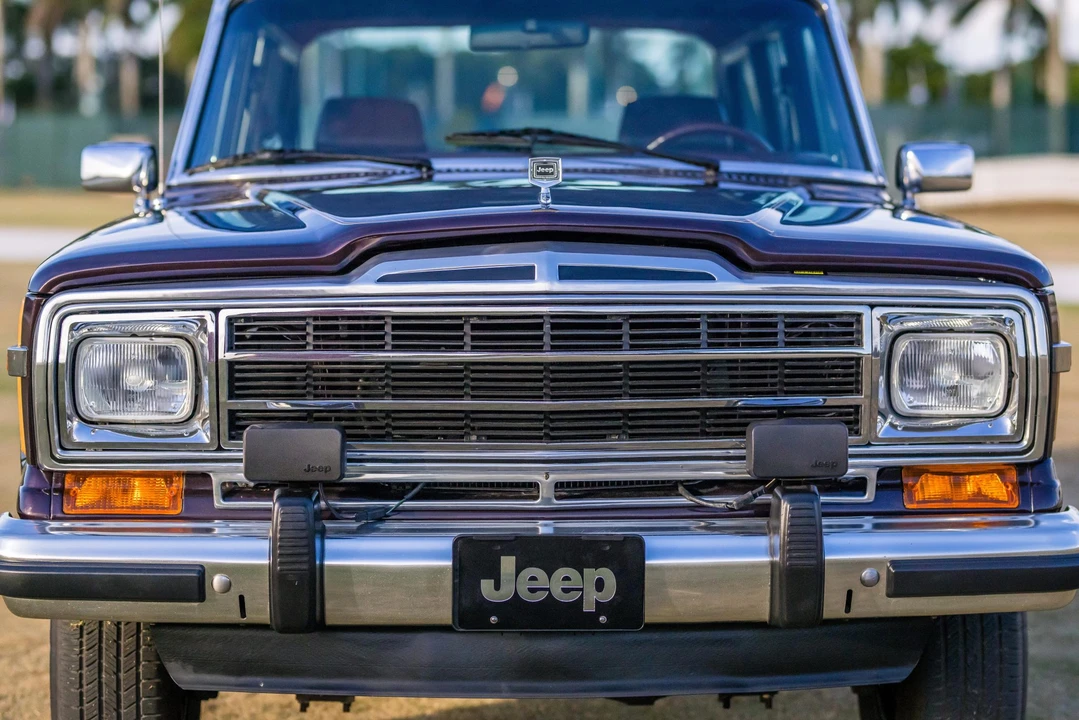 1990 Jeep SJ Grand Wagoneer - Image 14 of 31