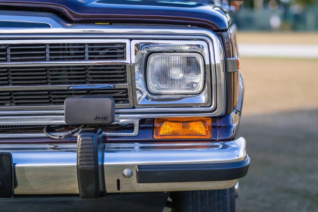 1990 Jeep SJ Grand Wagoneer - Image 15 of 31