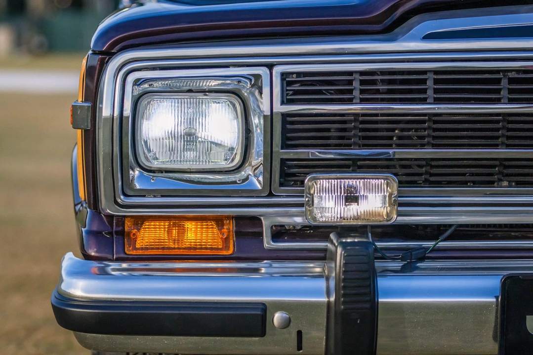 1990 Jeep SJ Grand Wagoneer - Image 19 of 31