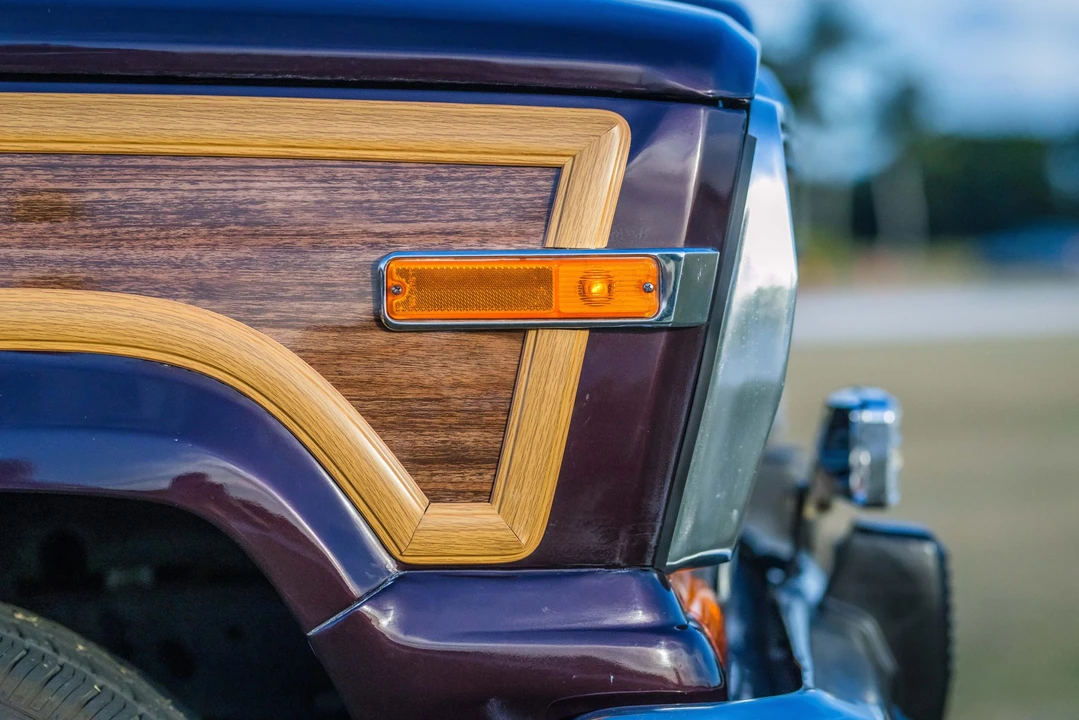 1990 Jeep SJ Grand Wagoneer - Image 21 of 31