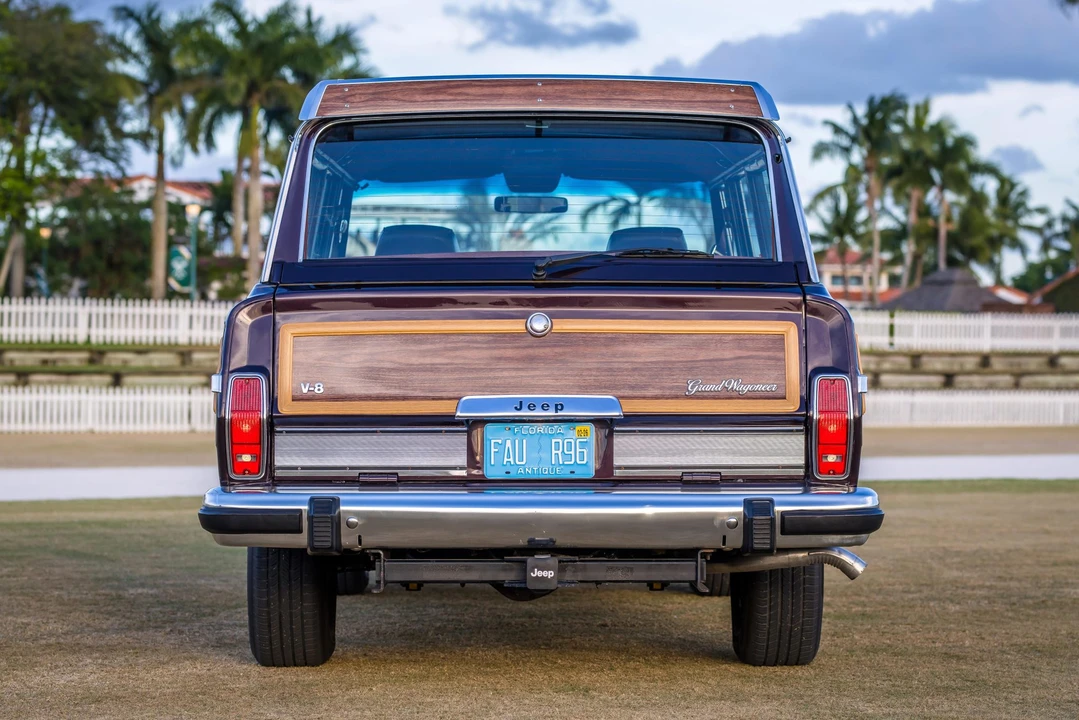 1990 Jeep SJ Grand Wagoneer - Image 11 of 31