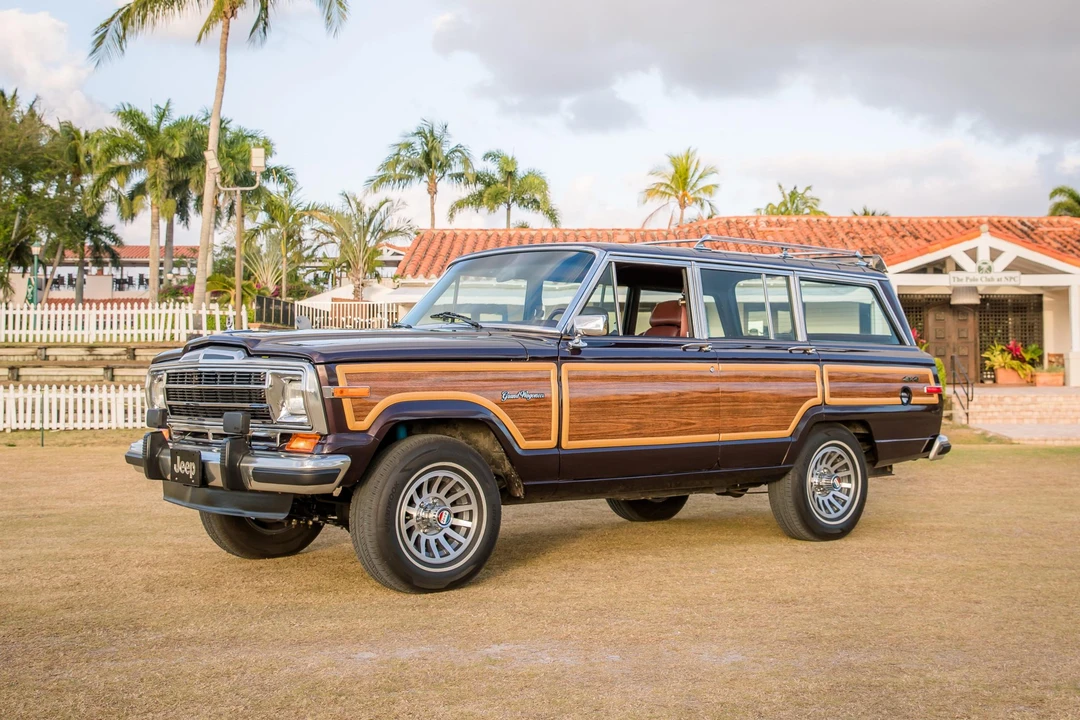 1990 Jeep SJ Grand Wagoneer - Image 2 of 31