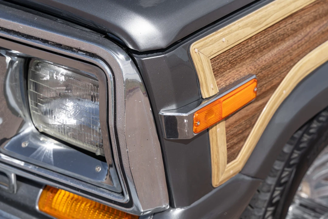 1991 Jeep SJ Grand Wagoneer - Image 18 of 31