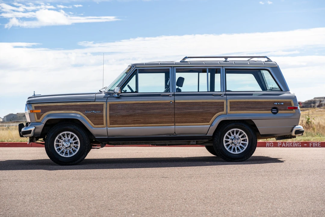 1991 Jeep SJ Grand Wagoneer - Image 7 of 31