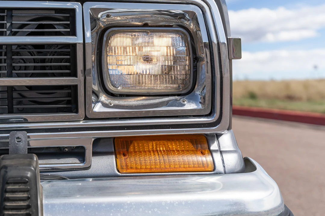 1991 Jeep SJ Grand Wagoneer - Image 16 of 31