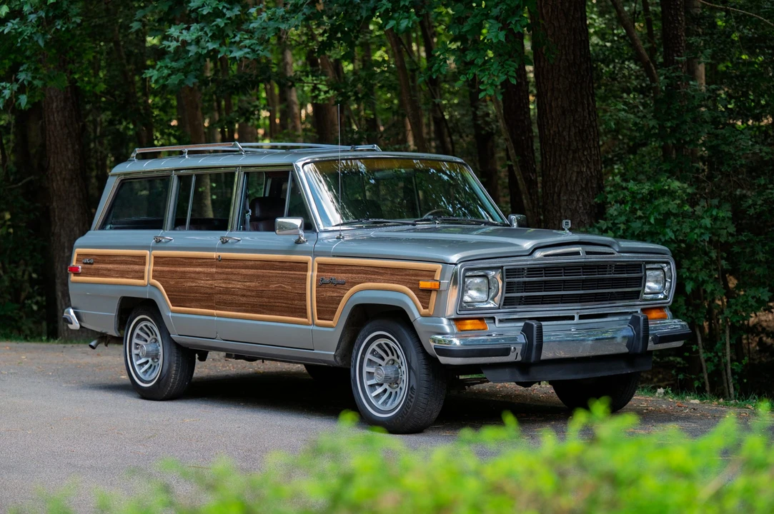 1991 Jeep SJ Grand Wagoneer - Image 7 of 31