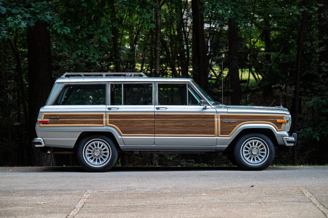 1991 Jeep SJ Grand Wagoneer - Image 11 of 31