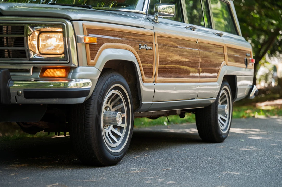 1991 Jeep SJ Grand Wagoneer - Image 25 of 31