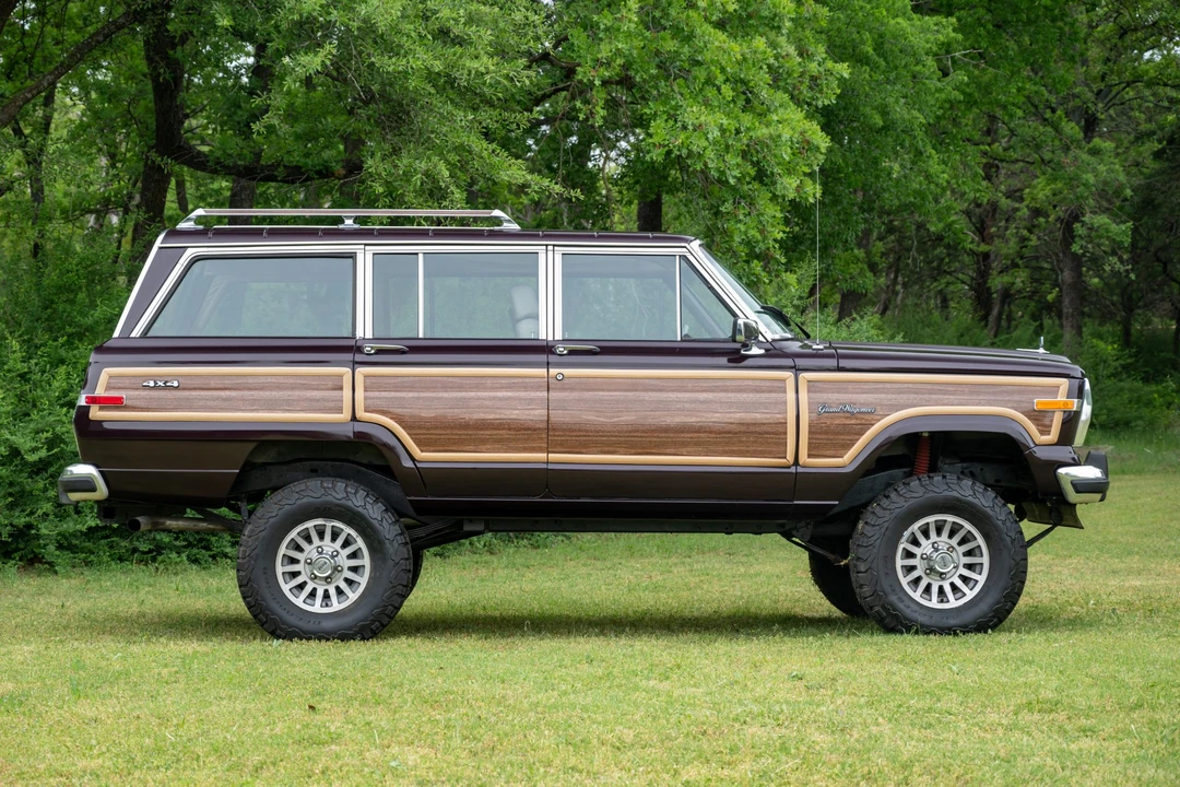 1991 Jeep SJ Grand Wagoneer - Image 8 of 31