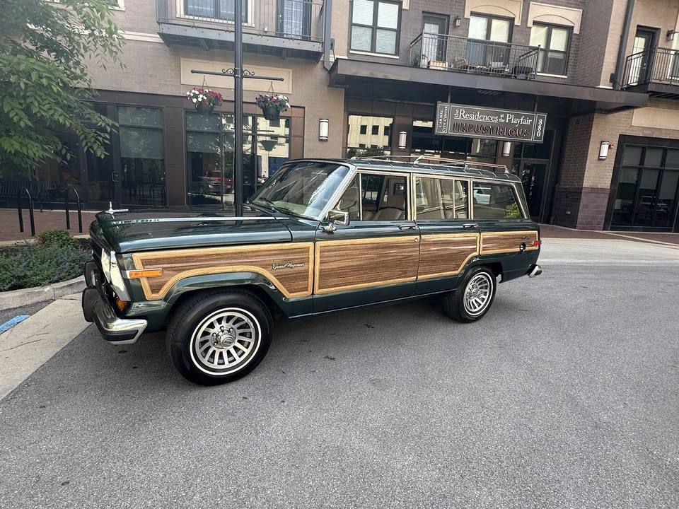 1991 Jeep SJ Grand Wagoneer - Image 11 of 31