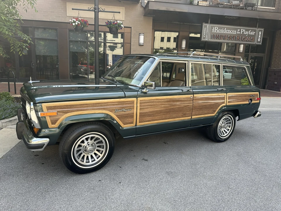 1991 Jeep SJ Grand Wagoneer - Image 10 of 31