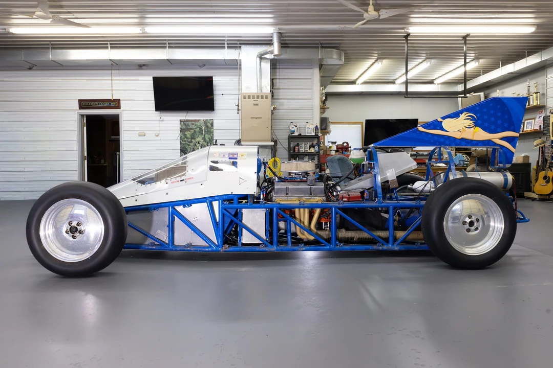 Vehicle image 23 of 31
