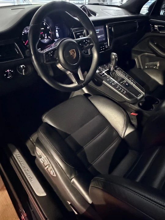 2018 Porsche Macan Turbo - Image 2 of 31
