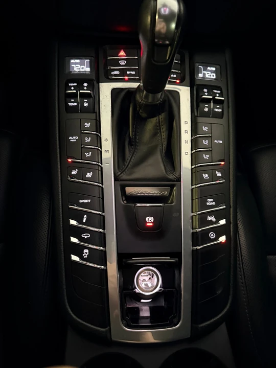 2018 Porsche Macan Turbo - Image 4 of 31