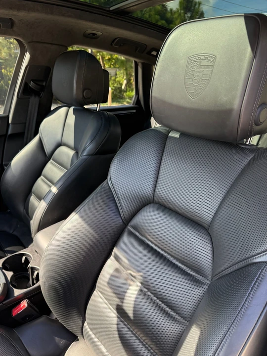 2018 Porsche Macan Turbo - Image 29 of 31