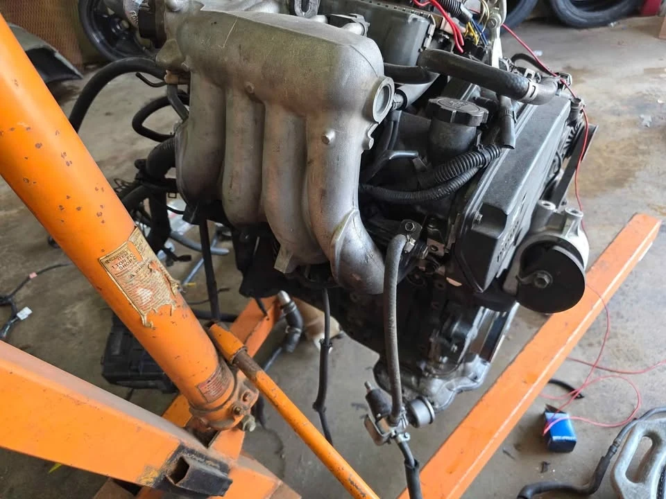Parts & Memorabilia Engines - Image 3 of 10