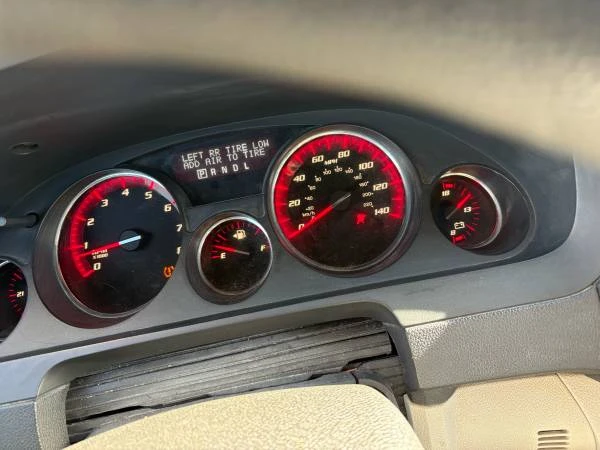 GMC Acadia - Image 6 of 7