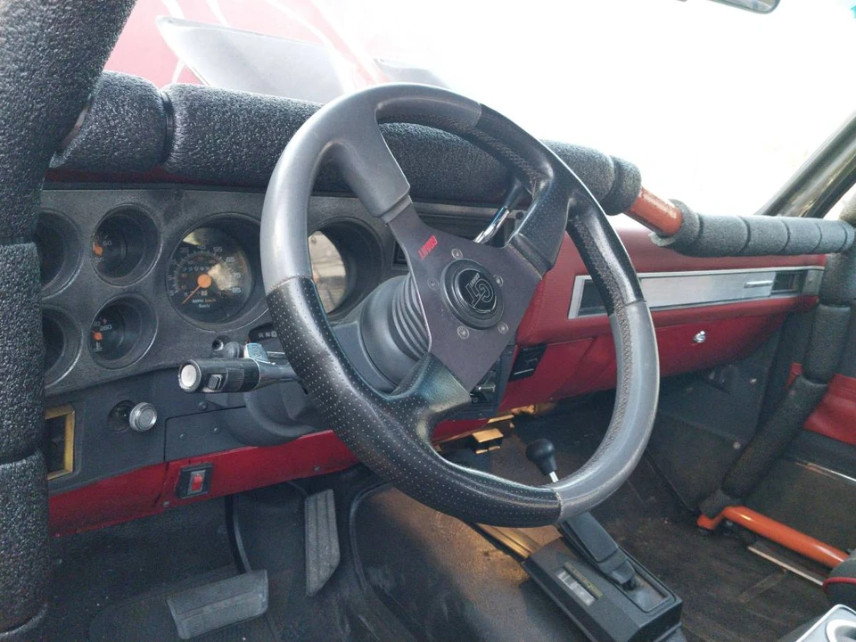 1991 GMC Jimmy 2nd Gen - Image 15 of 17