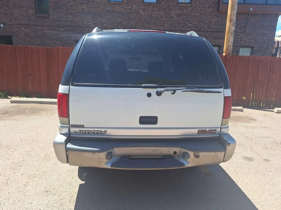 2000 GMC S-15 Jimmy 2nd Gen - Image 3 of 9
