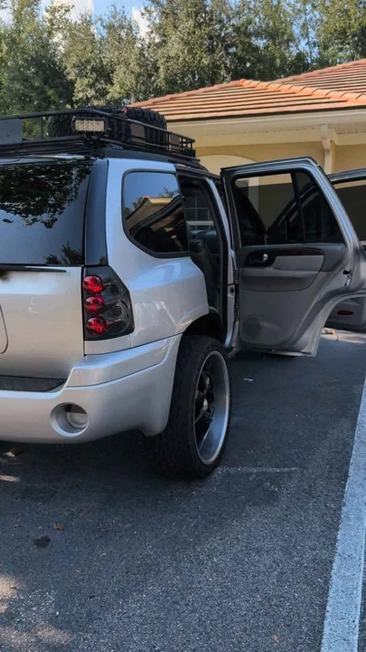 GMC Envoy - Image 6 of 7