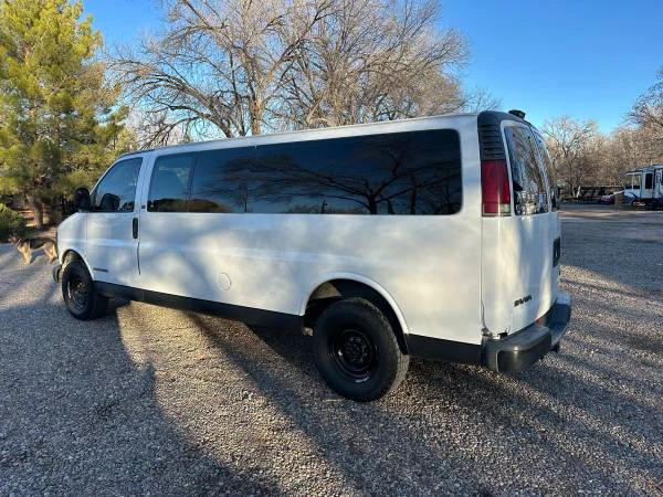 2002 GMC Savana - Image 4 of 12
