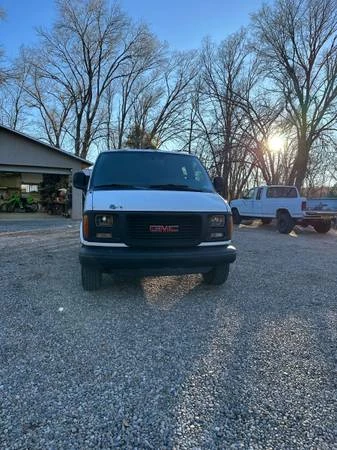2002 GMC Savana - Image 2 of 12