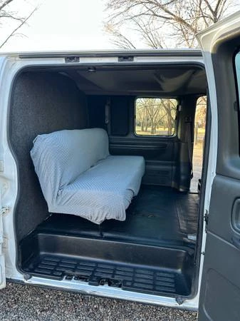 2002 GMC Savana - Image 8 of 12
