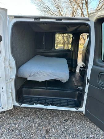 2002 GMC Savana - Image 9 of 12