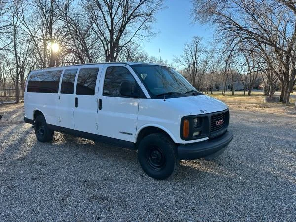 2002 GMC Savana - Image 3 of 12