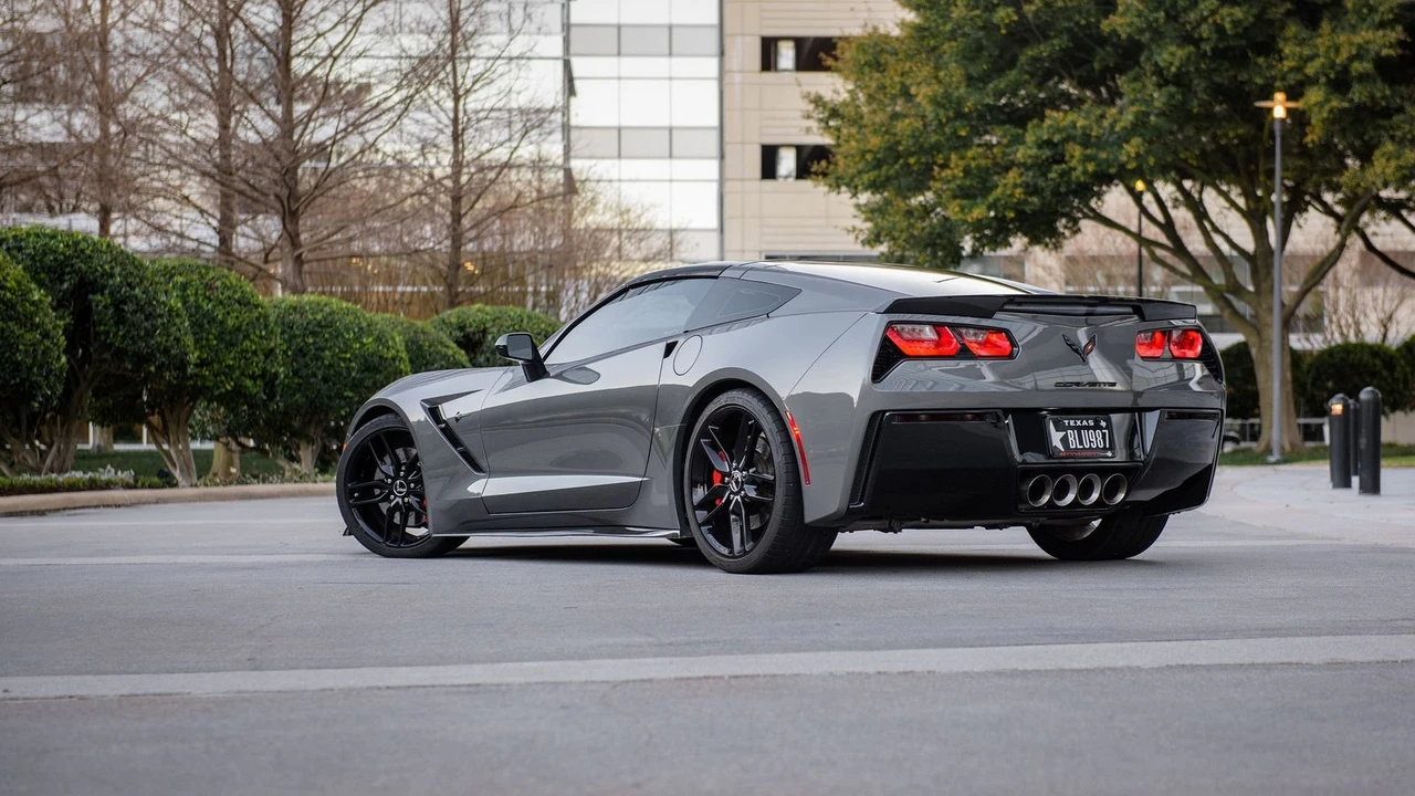 2015 Chevrolet Corvette C7 - Image 2 of 31