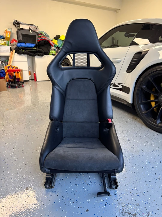 2007 Parts & Memorabilia Seats & Interior - Image 14 of 24