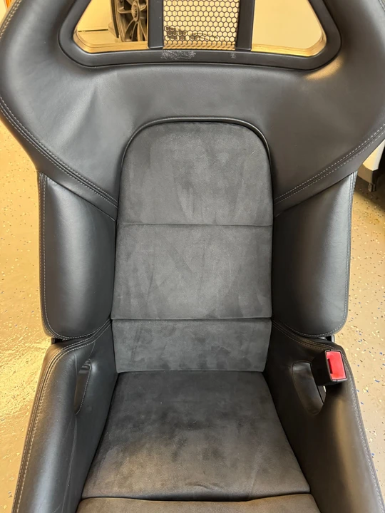 2007 Parts & Memorabilia Seats & Interior - Image 16 of 24