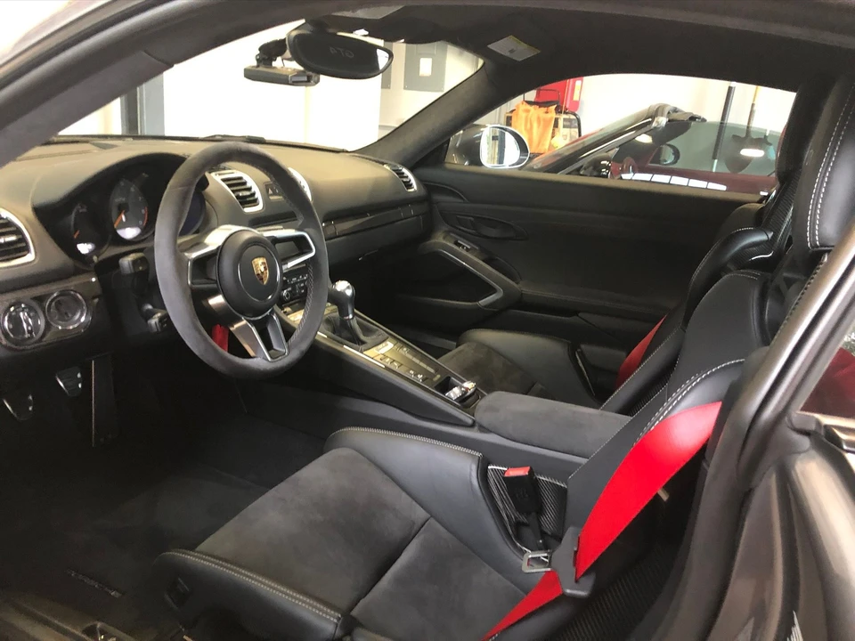 2016 Porsche 981 Cayman GT4 - Image 18 of 19