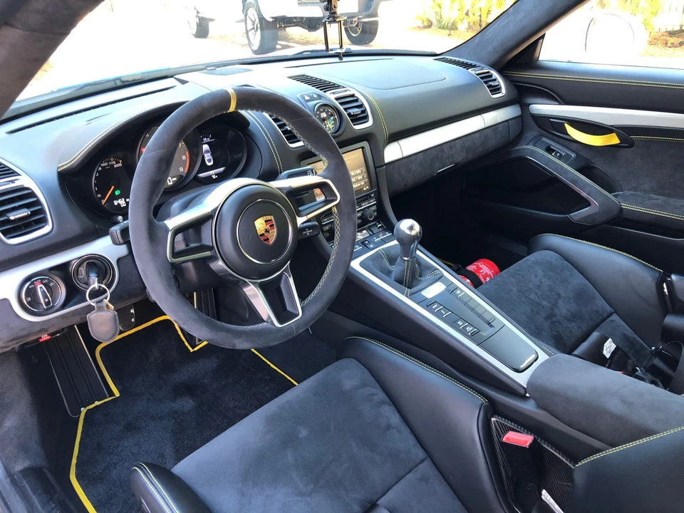 2016 Porsche 981 Cayman GT4 - Image 4 of 9