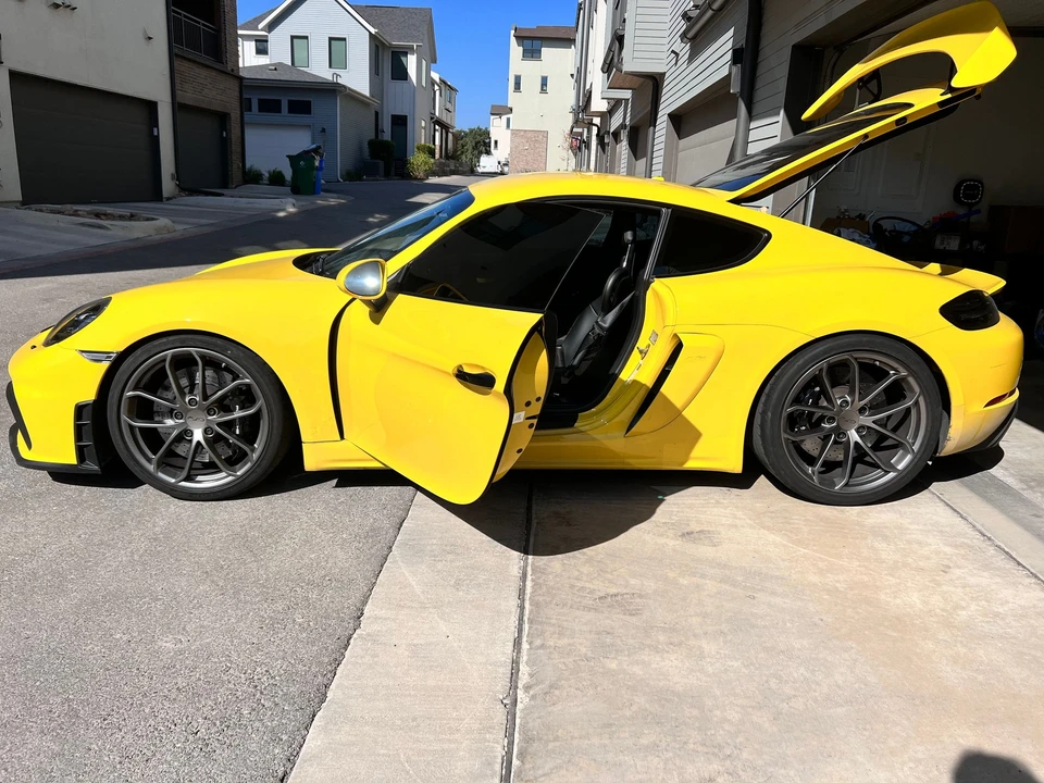 2021 Porsche 718 Cayman GT4 - Image 5 of 18