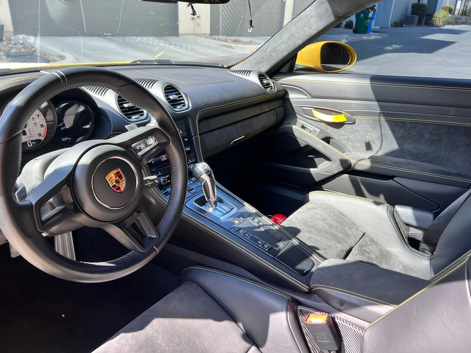2021 Porsche 718 Cayman GT4 - Image 7 of 18