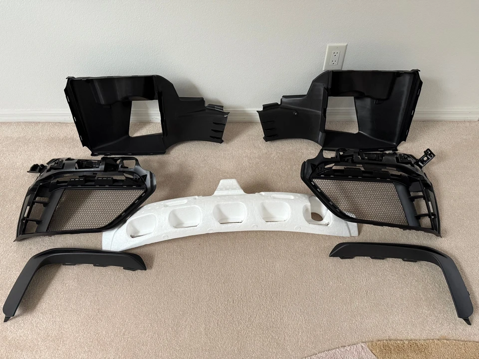 Parts & Memorabilia Bodywork - Image 3 of 5