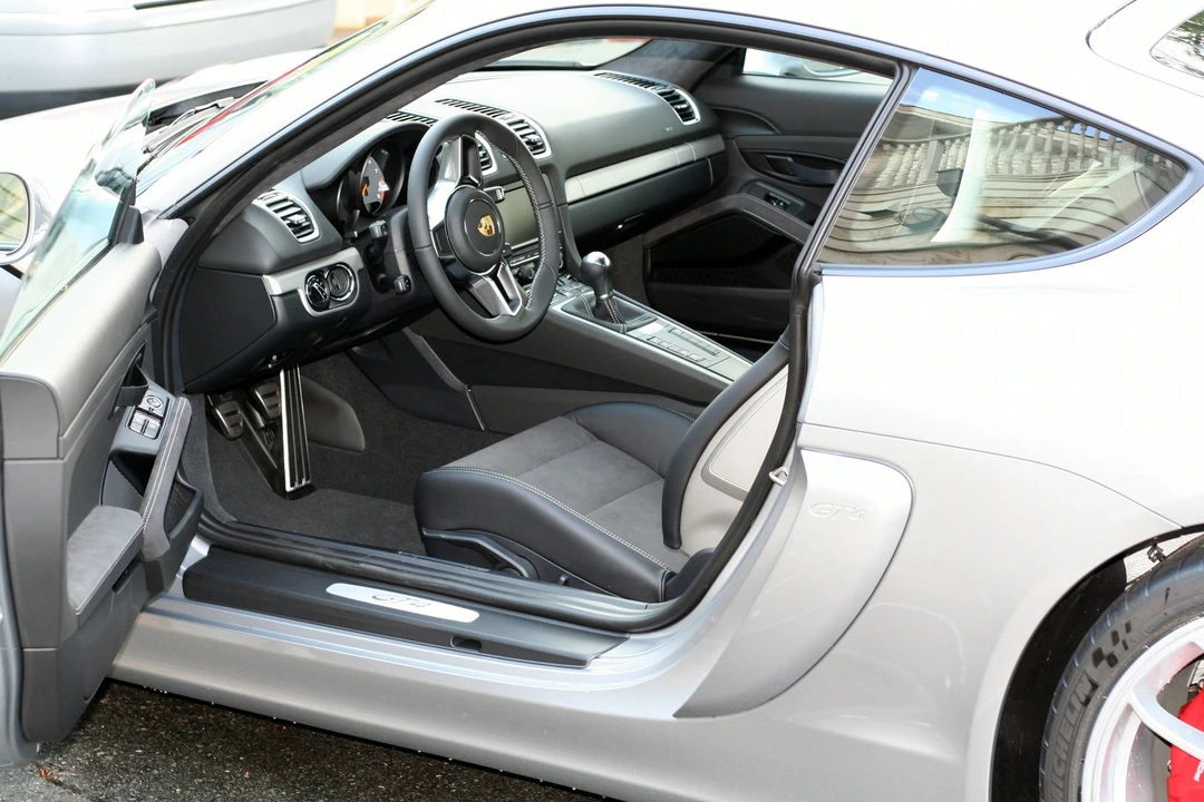 2016 Porsche 981 Cayman GT4 - Image 5 of 5