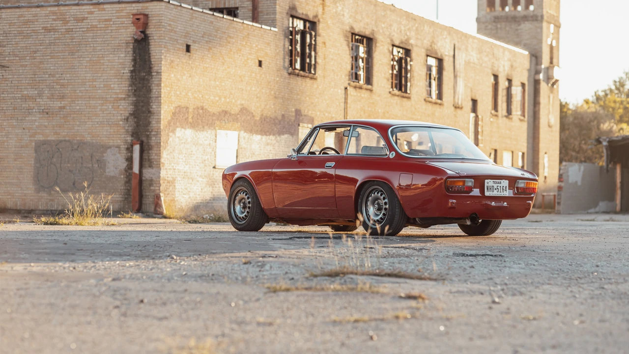 1974 Alfa Romeo 2000 GT Veloce - Image 11 of 31