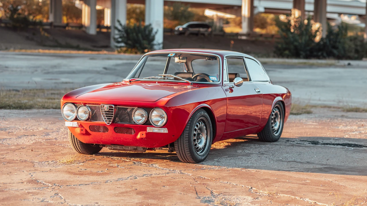 1974 Alfa Romeo 2000 GT Veloce - Image 2 of 31