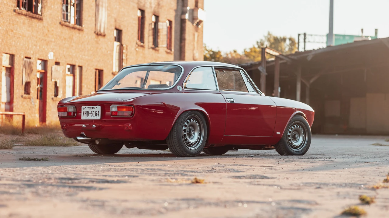 1974 Alfa Romeo 2000 GT Veloce - Image 20 of 31